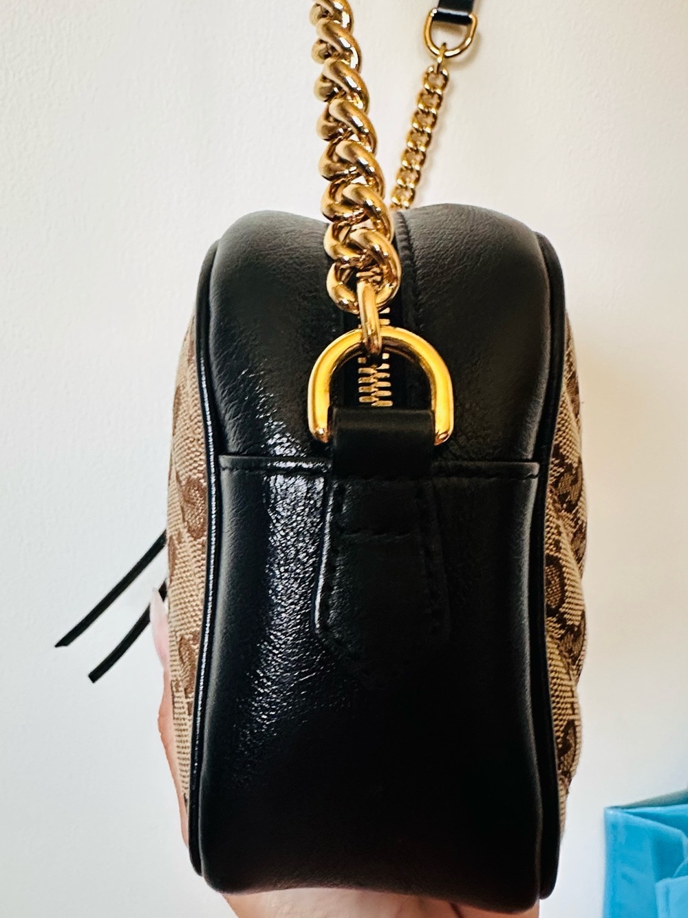 Gucci Marmont GG Supreme Crossbody - black/beige & gold hardware 100% Authentic - Picture 4 of 11